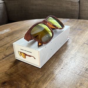 Goodr polarized glasses - Tiger’s Eye Gazing BFG